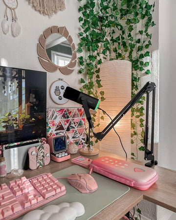 Fifine AM8T Yayıncı Masası Pembe Kurulum